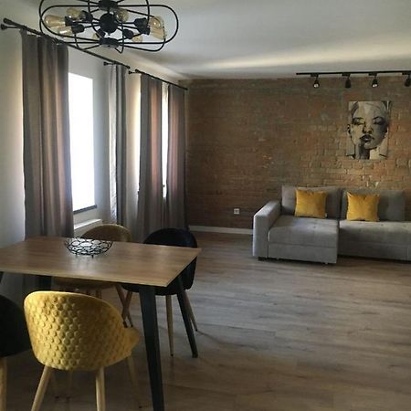 Дворівневі Апартаменти На Площі Ринок Lviv Buitenkant foto