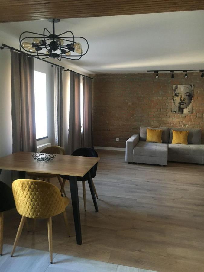 Дворівневі Апартаменти На Площі Ринок Lviv Buitenkant foto